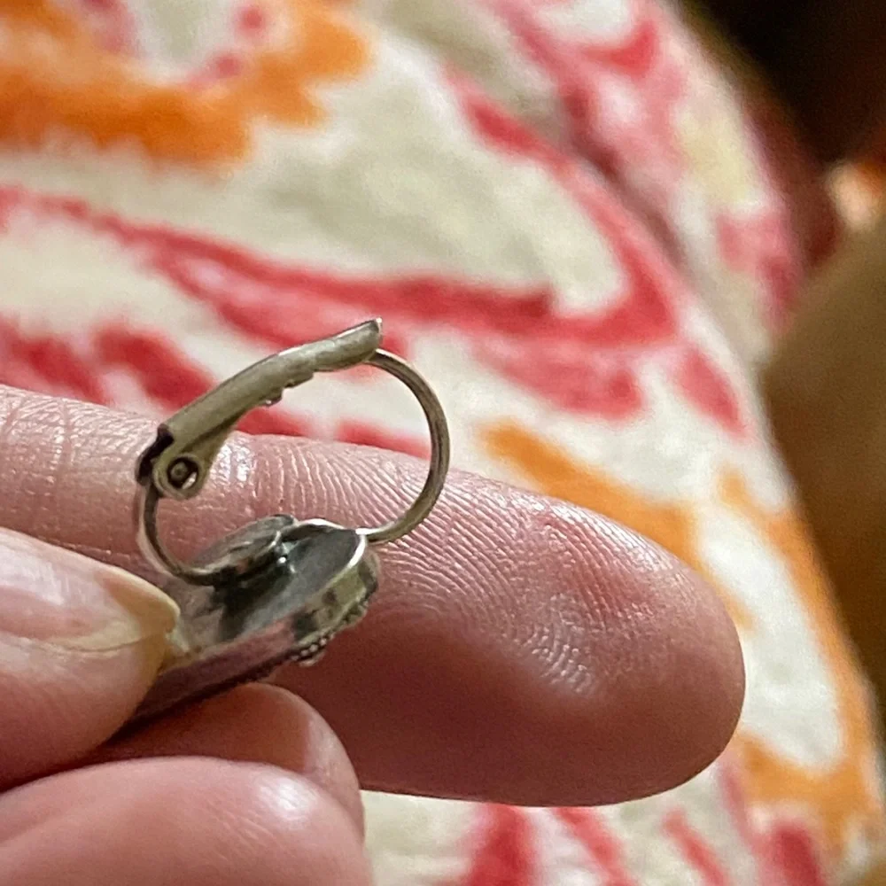 Marcasite and crystals, beautiful heart earrings reflect colors brilliantly - Picture 7 of 7